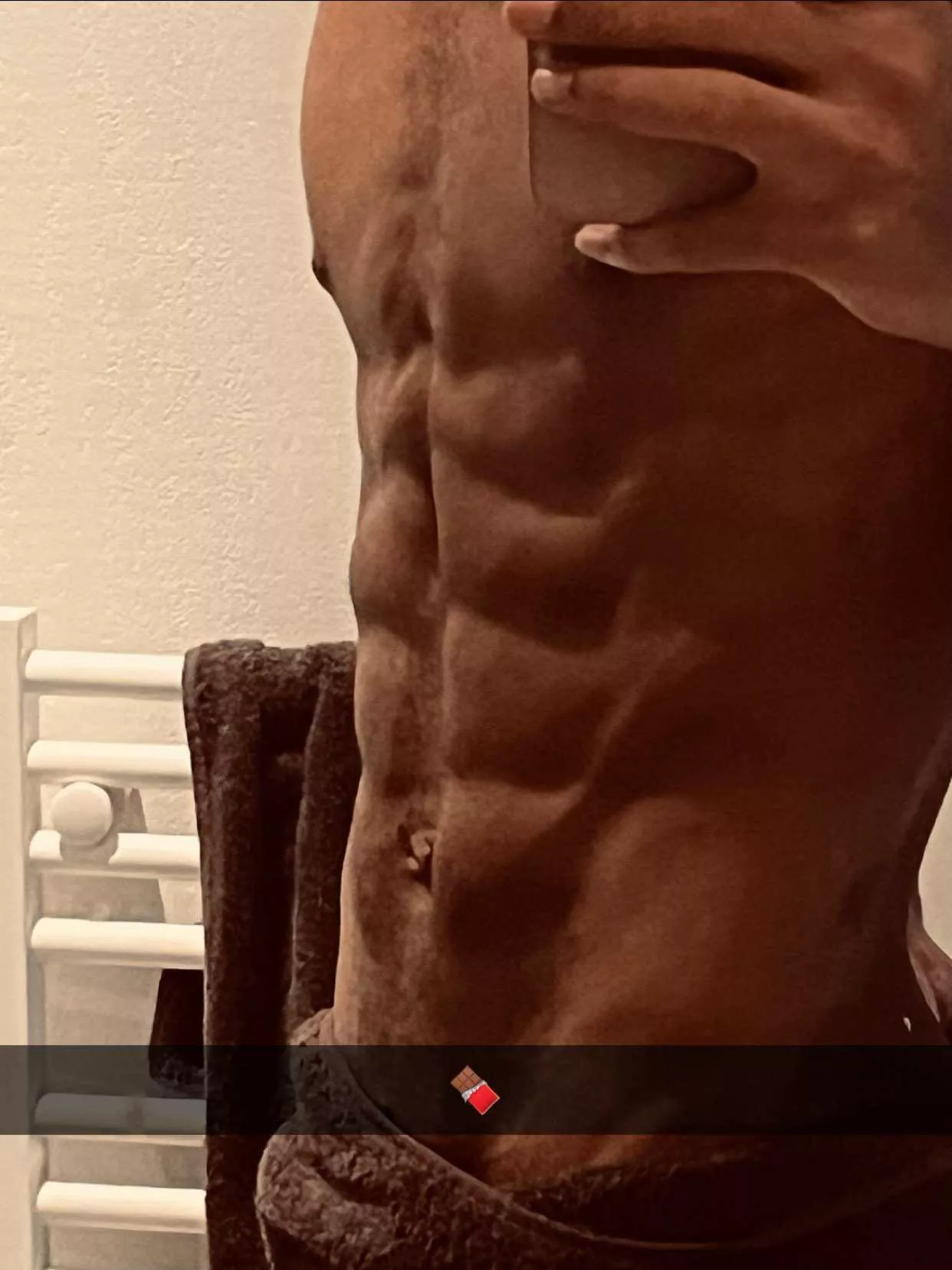 [24] bite me 🍫 <3