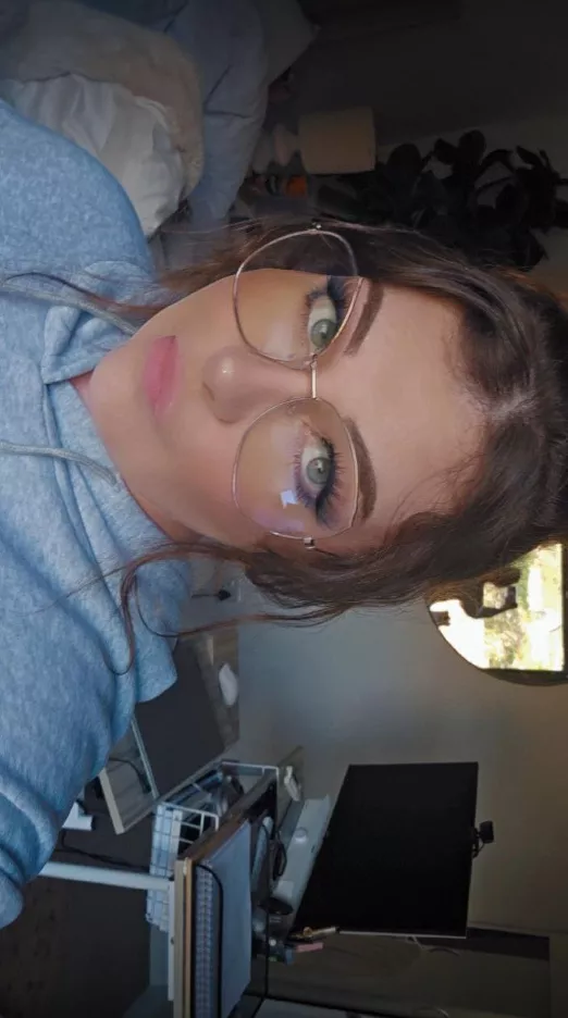 I need a man that can go at least two rounds. Where are you, boo?
👀😩