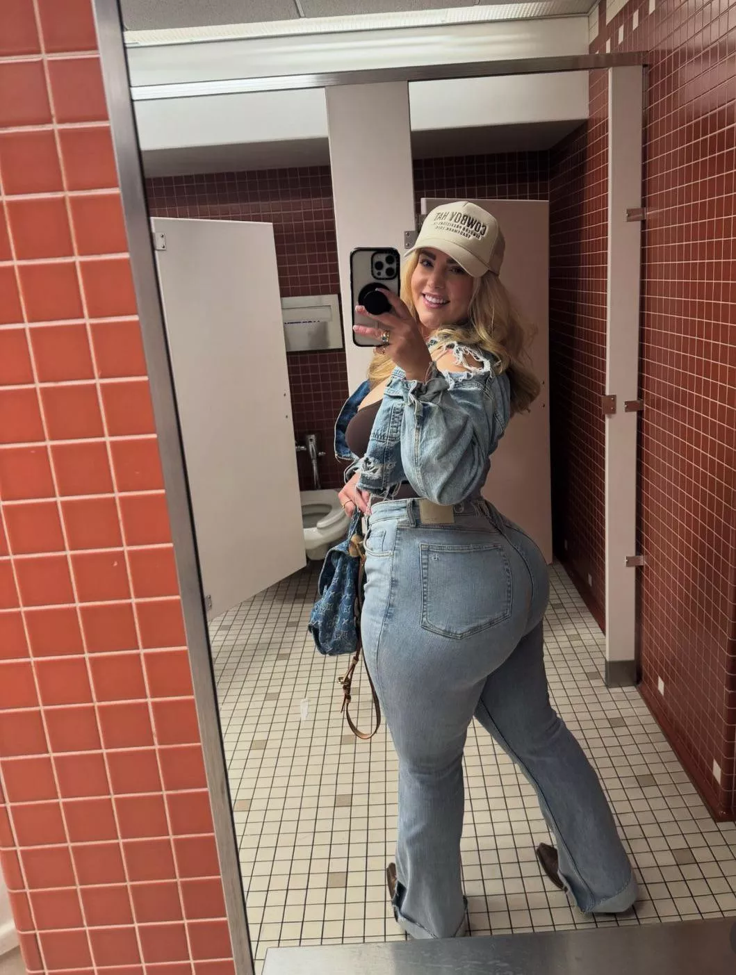 Maybe I should have taken a size down for these jeans 😅