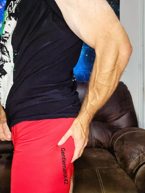 Would you let these arms massage you? 🕯 💆‍♀️ 💆‍♂️ 