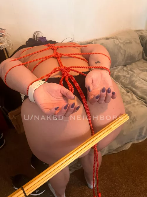 A little tie and a little sting