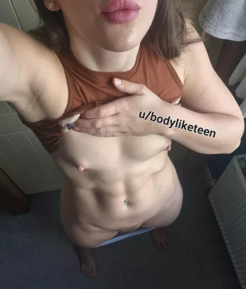 Bald or hairy armpit is better? Be honest:) 