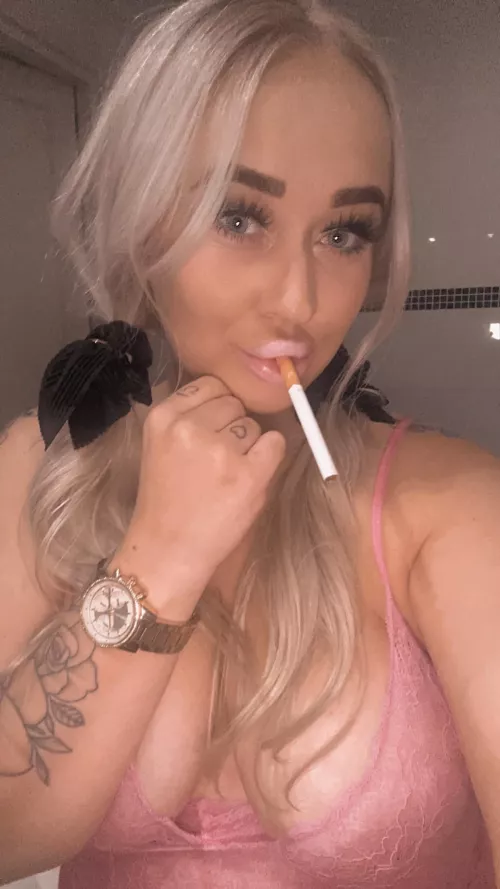 Can you guess when I started smoking baby? 🎀🩷