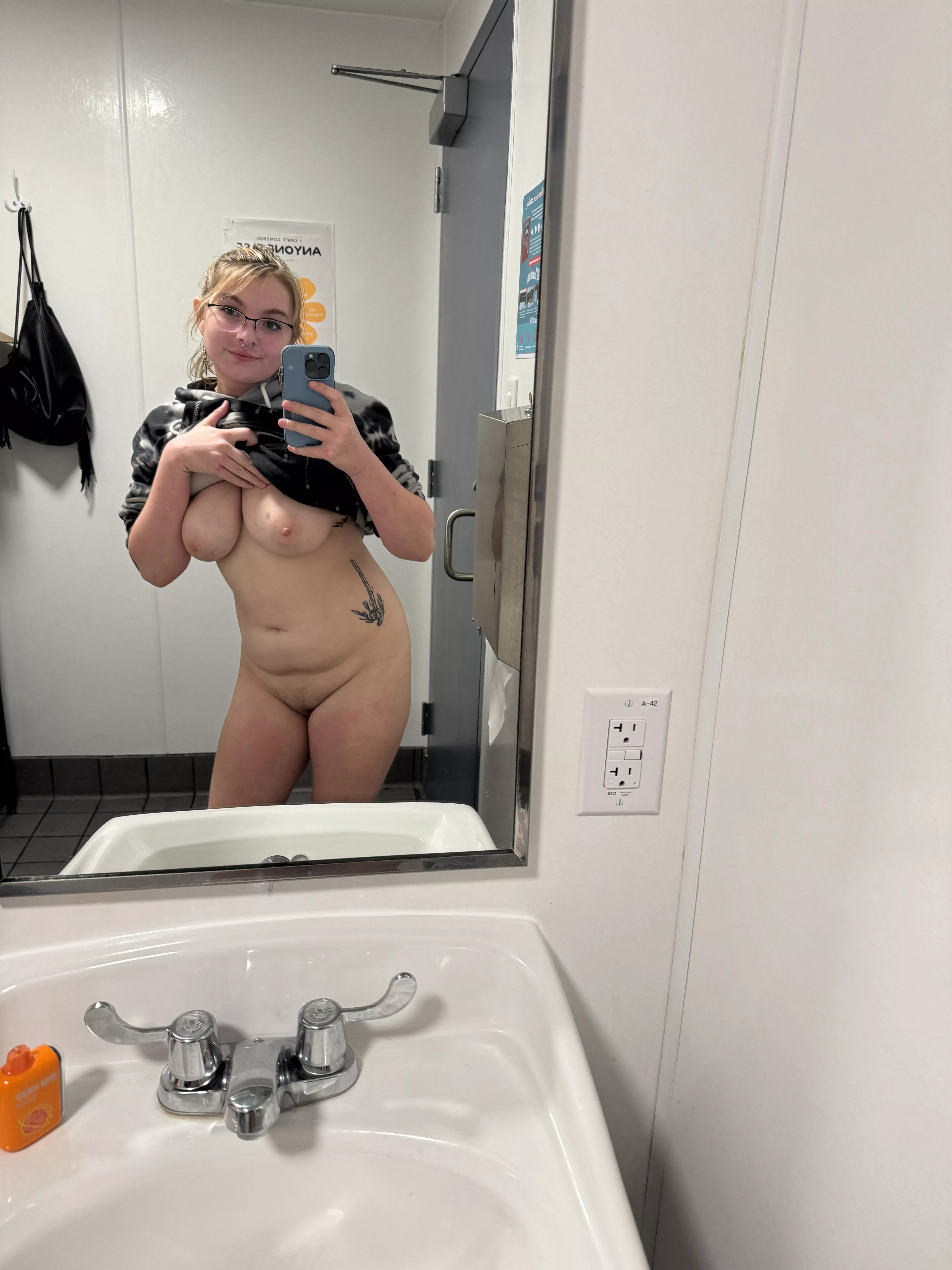 I’m just gonna drop my little work selfie here