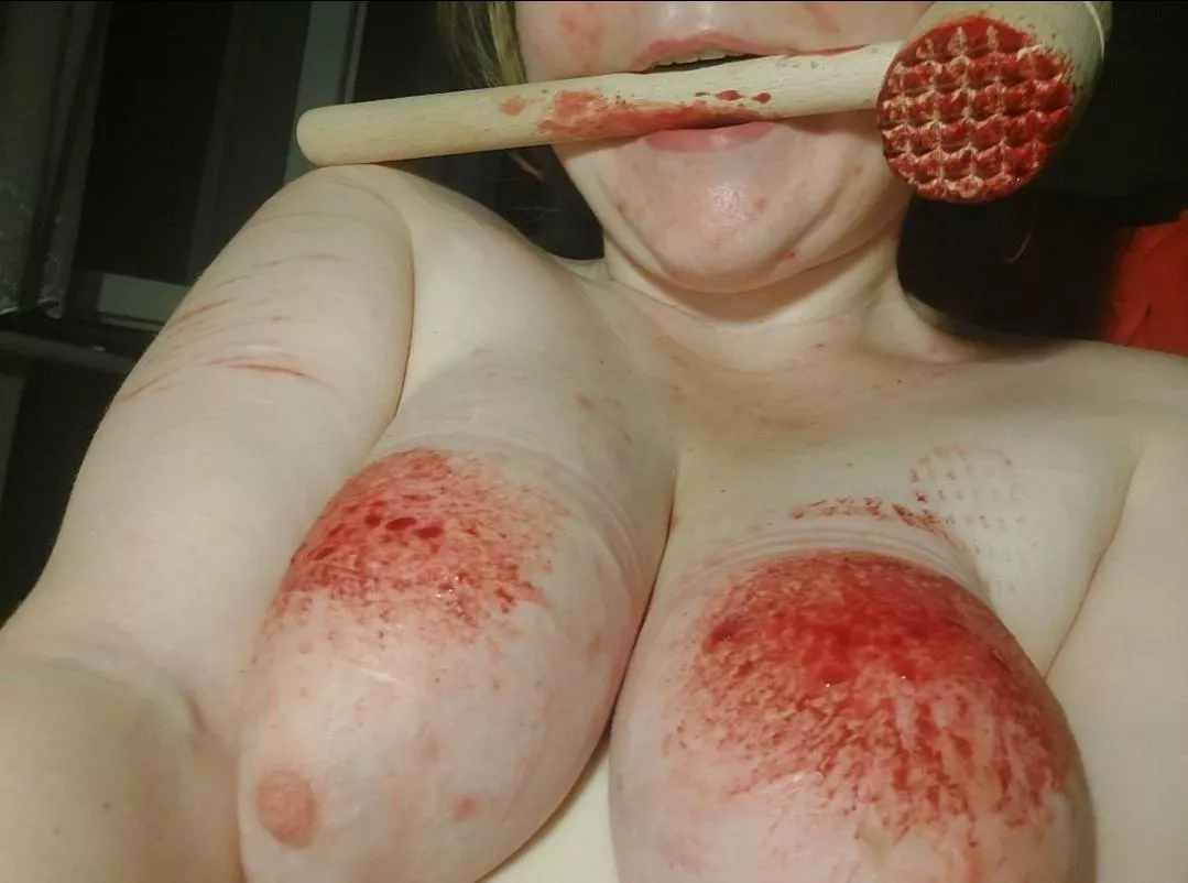 Make bloody mess out of me 