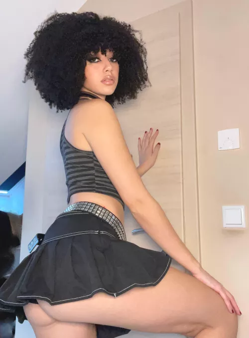 Mystery is my middle name, just call me The Modern Mona Lisa. 