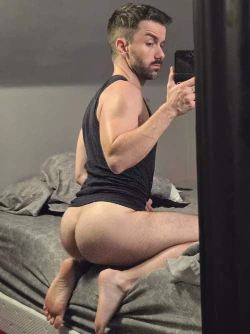 Pound this short kings' ass before the queen catches us and the kingdom falls into disarray 👑