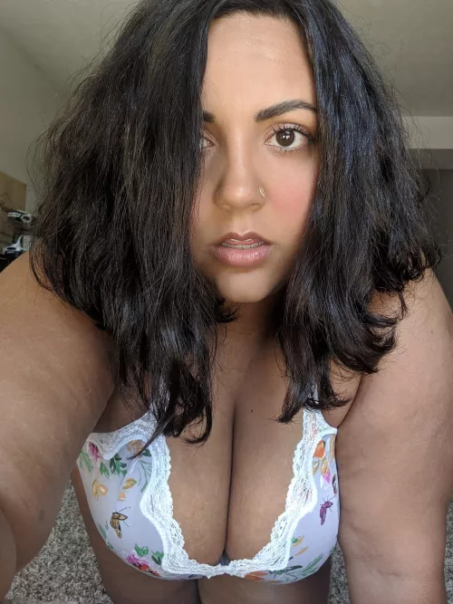 The way I'm staring into the camera is so weird LOL