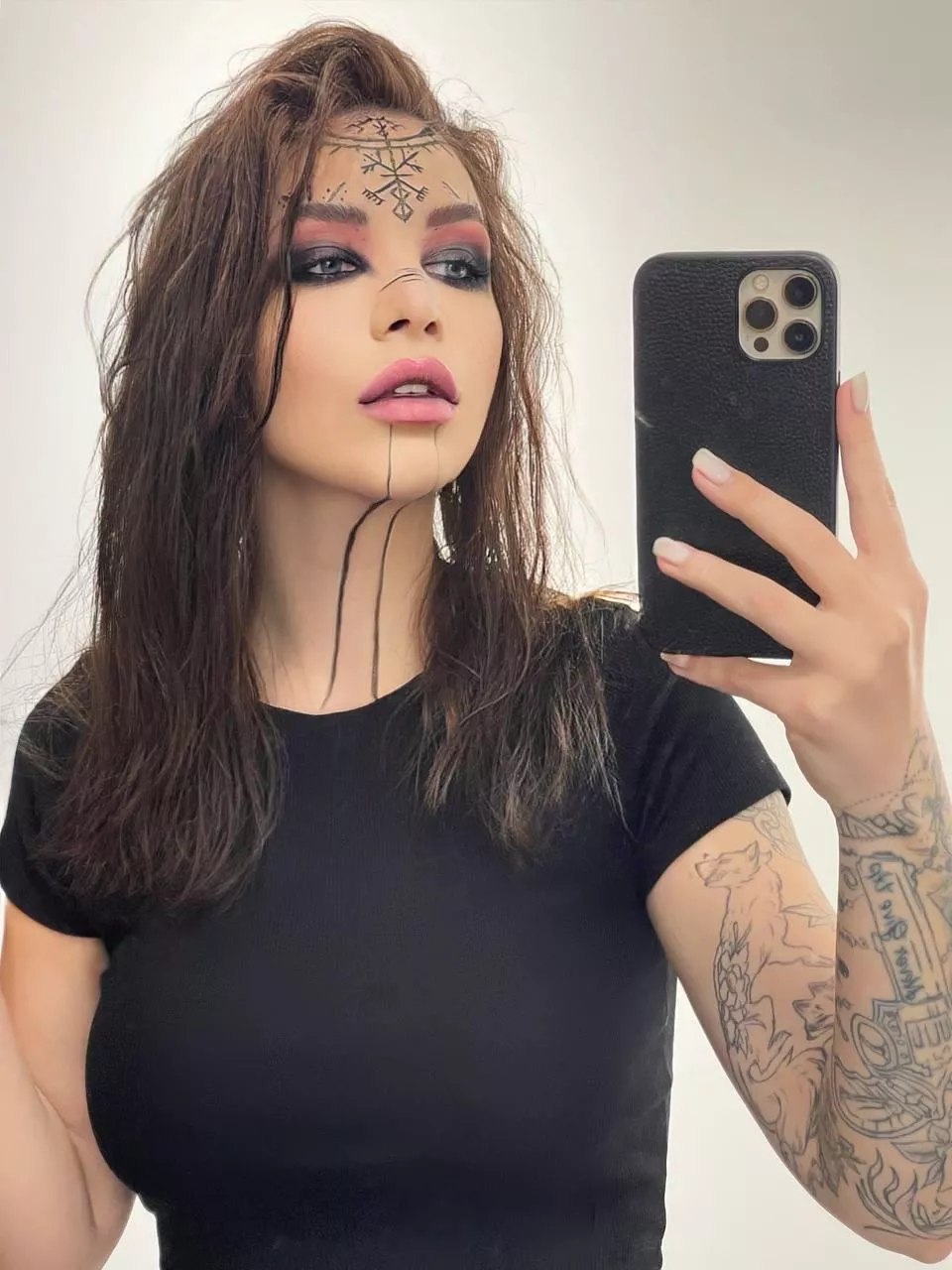 are there any men here who love not only metal girls but also the genre of music?