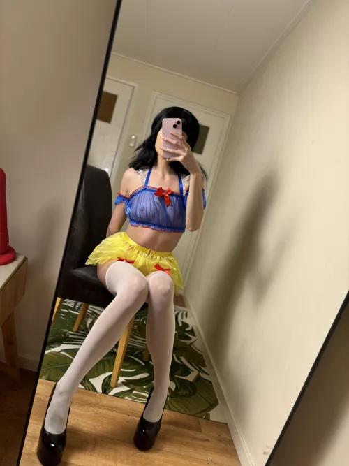 Dressing up as Snow White for Halloween! 