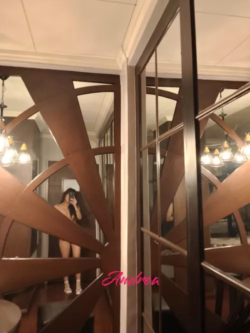 (f) Mirror, mirror on the wall, capturing more than just my curves🪞⛈️🤫