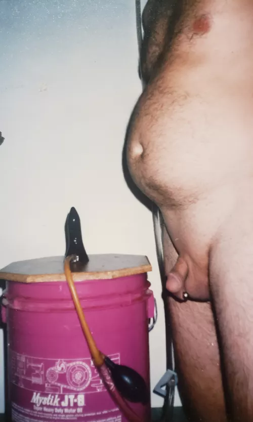 Holding 3.5 quarts of soapsuds