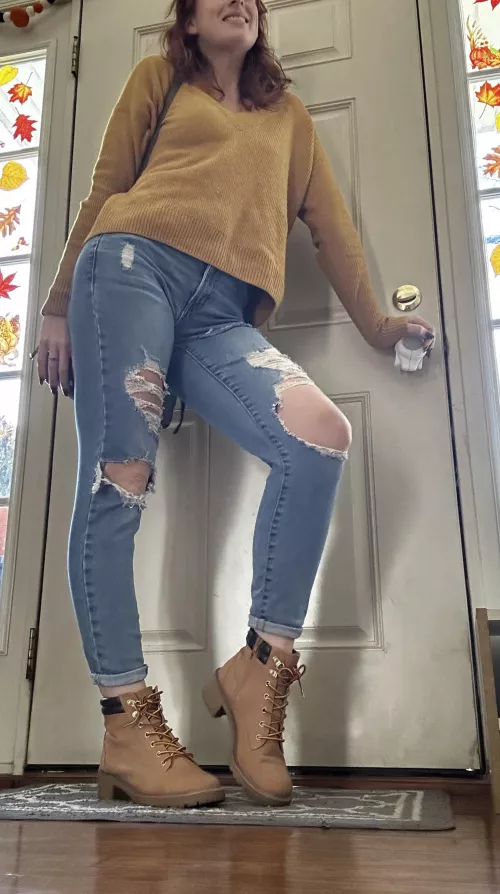 How’s my mom outfit today [f]