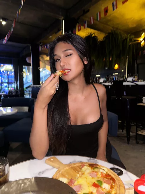 I heard this is the place for gals to share their girlcock?