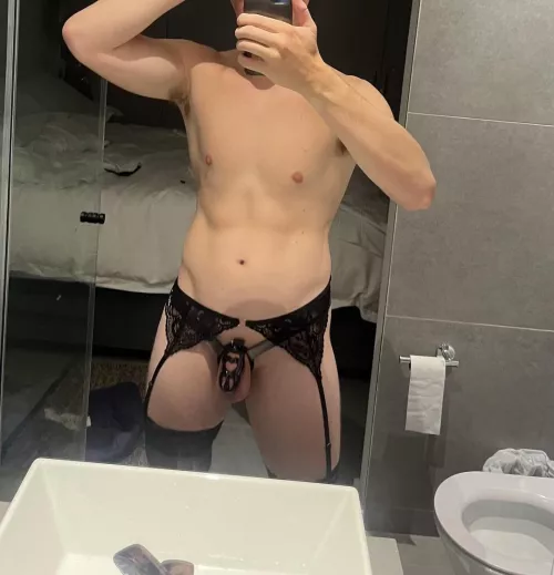 I love being caged and plugged~