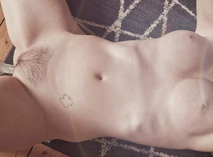 I love showing off my hairy pussy