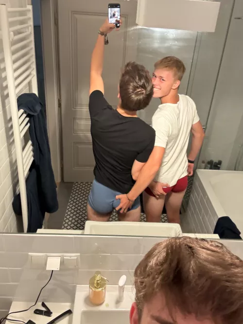 Let’s make my ex jealous 😜