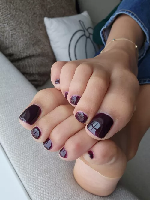 Like my new pedi color? I call it midnight dreams 🖤💜