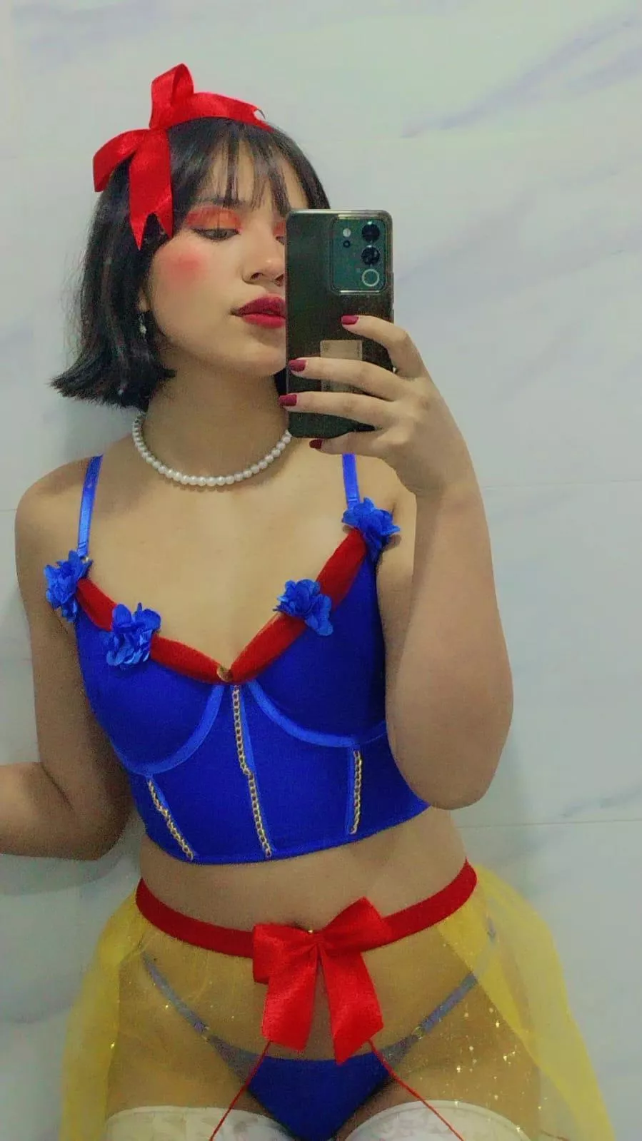 [lina_bedoya] 🍎Come and meet my 3 favorite guys! Happy, Grumpy and Shy, their function is to achieve my orgasm🍎