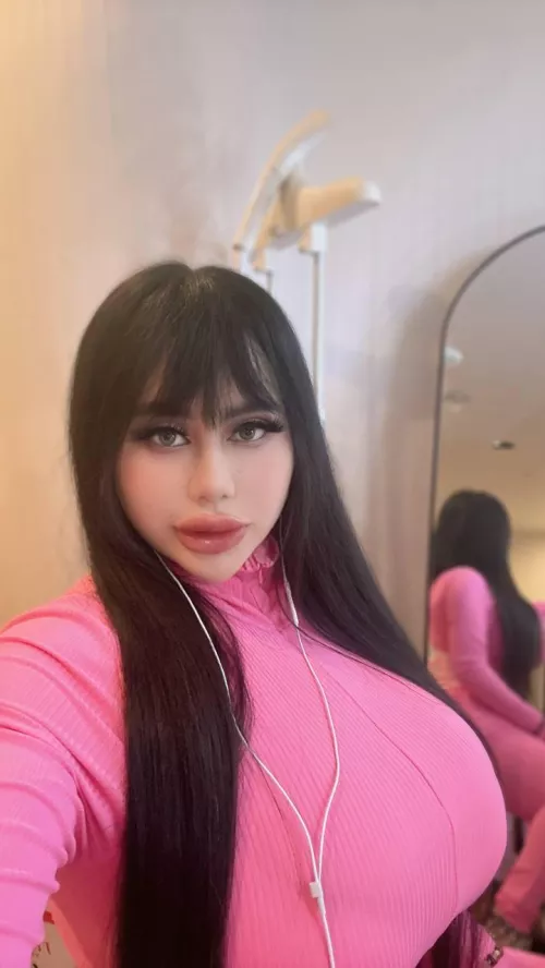 Simple busty selfie to start 