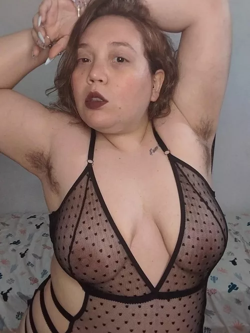 Smell my hairy pits without deodorant. You will love the fragrance 