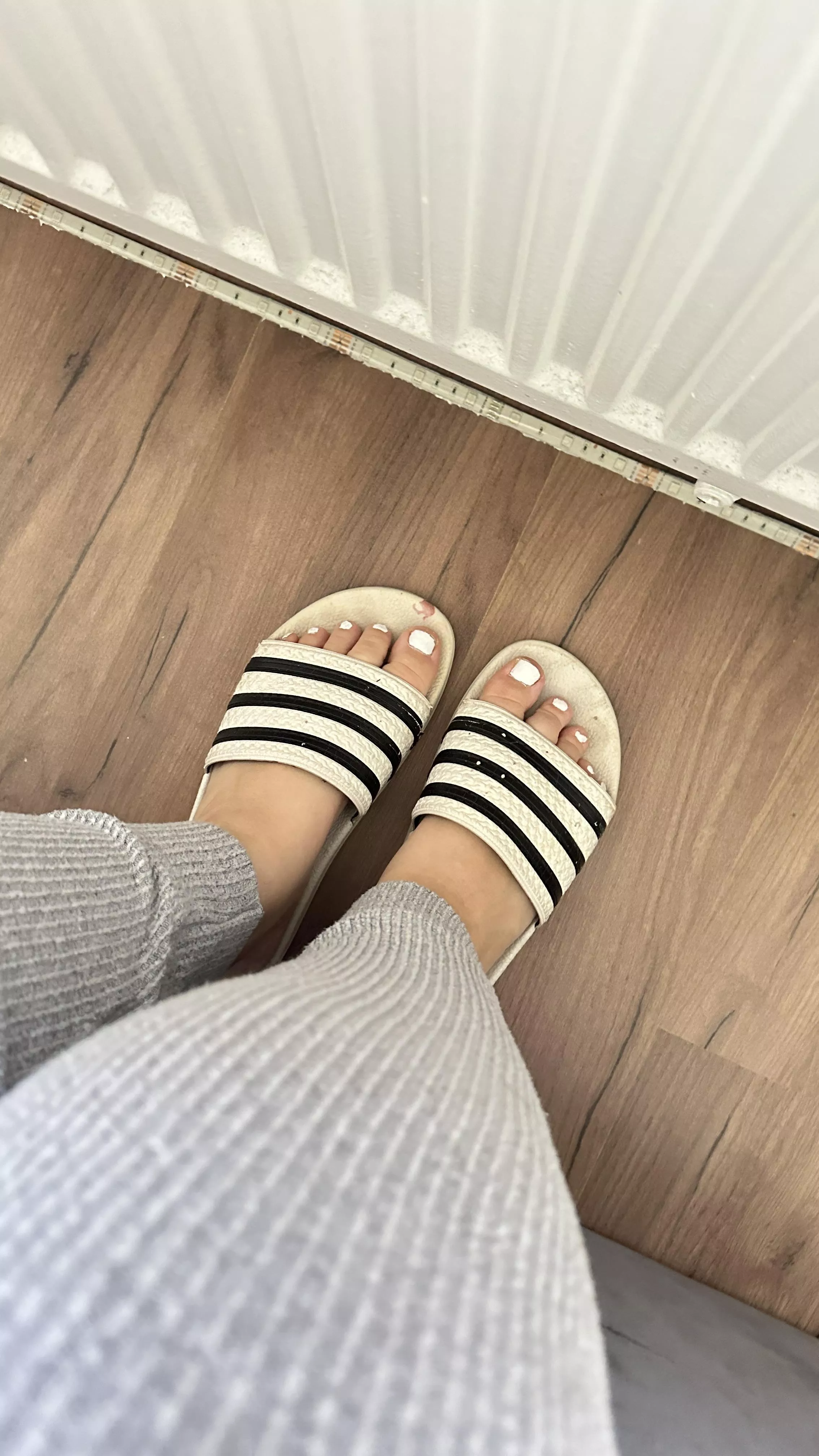 A little toe exposure never hurt anyone.