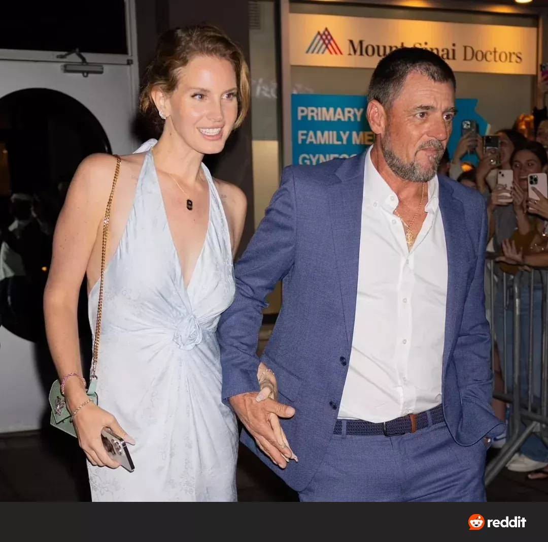 According to TMZ Lana obtained wed license