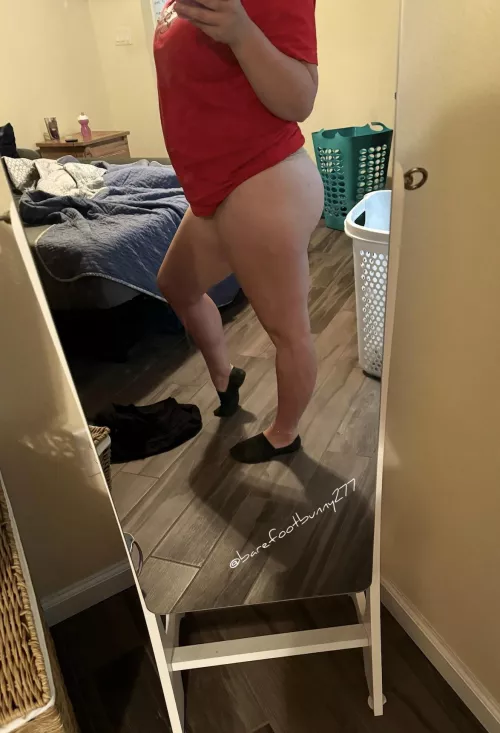 Be a good boy and take my socks off with your mouth