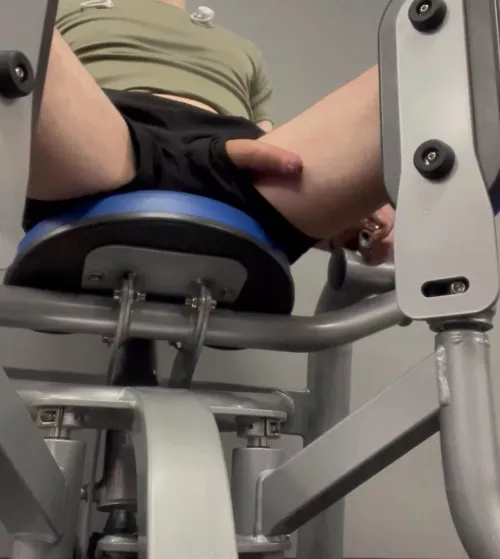 Gym sesh getting the blood pumping 😜 