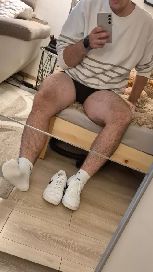 Hairy legs and smelly feet (19) 