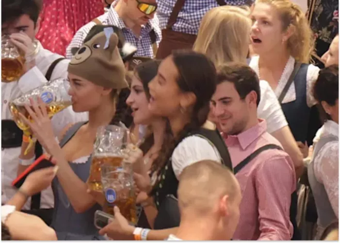 He lives our Leni-dream! 😍