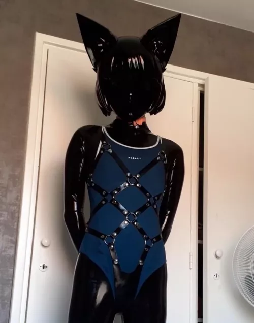 I have some high quality stuff from a meetup coming up, but also some lesser quality stuff in the back. I'll get some of that out of the way until I have the good stuff to share. It's worth the wait, promise! :3