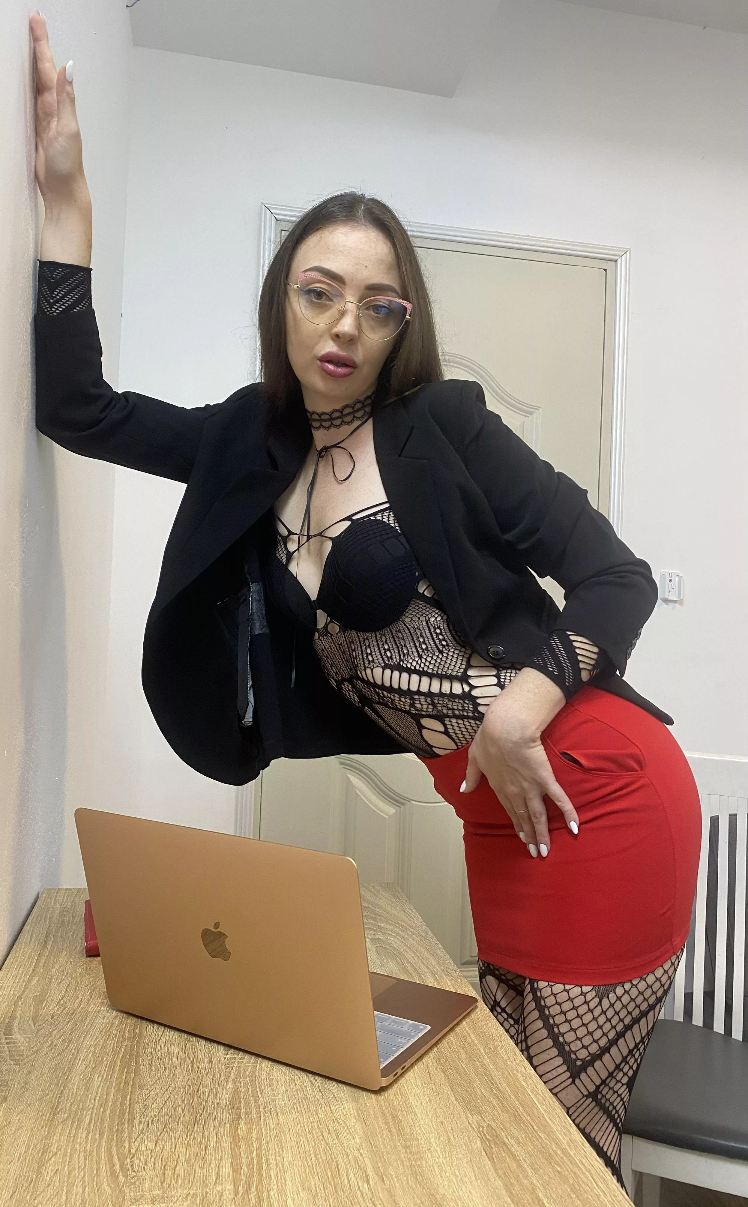 If we were colleagues, you would hurry to work faster than home.