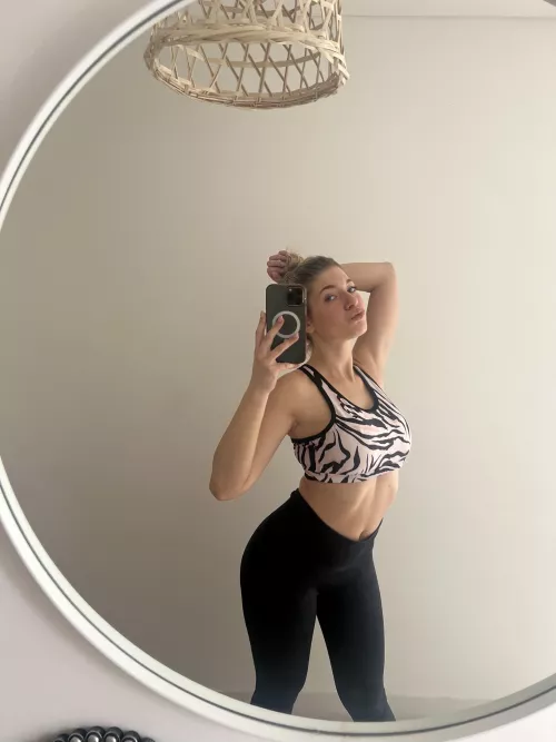 I'm really horny right now, so please get close to me