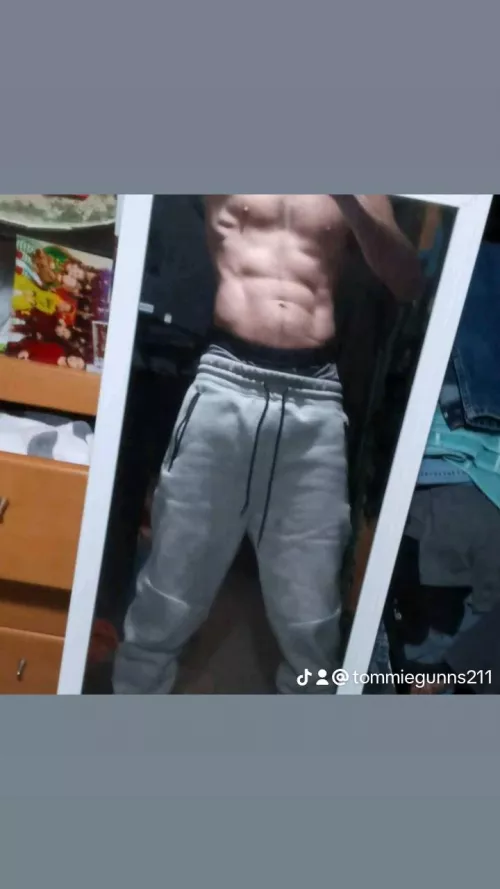 Looking for friends with the benefits in sterling heights Michigan. Sexy girls pretty girls. Cum over keep me company tonight. 