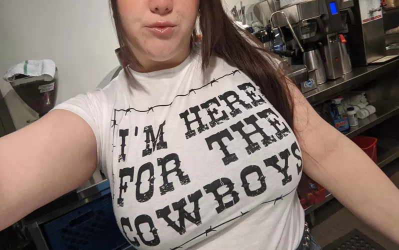 My tits just look huge today 🤷‍♀️😇