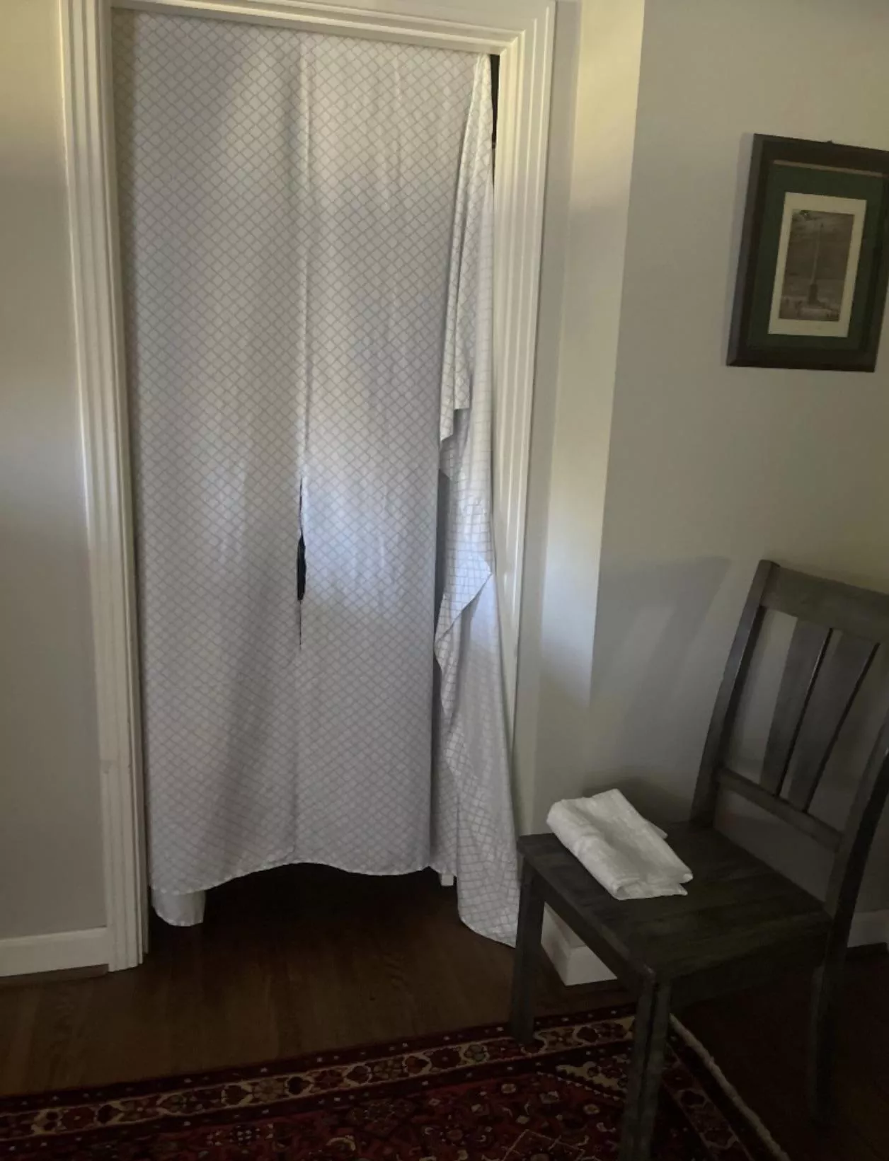 Real cocksucker MWM here looking to work your pole. Super quiet, just want to help make you cum with my mouth through my private gloryhole. Hit me up with a pic and stats. I will give you and address and time. Hosting all night in Green Hills. Very very 