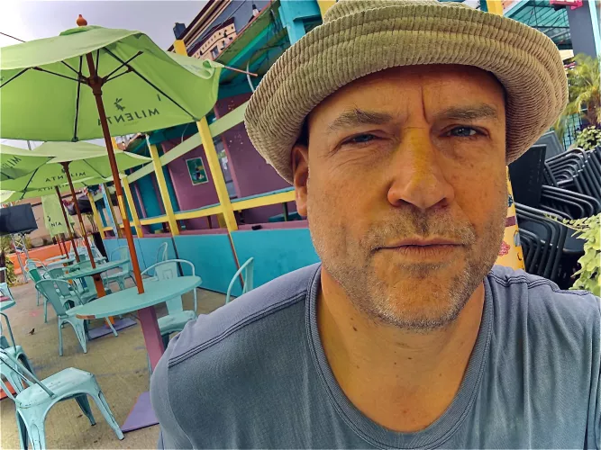 Sub Masculine Bottom available IN MKE & hosting for FEMDOM (pegging/toys/FF) 