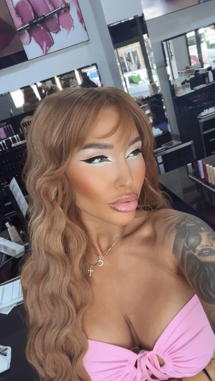 these juicy lips on your thick dick !