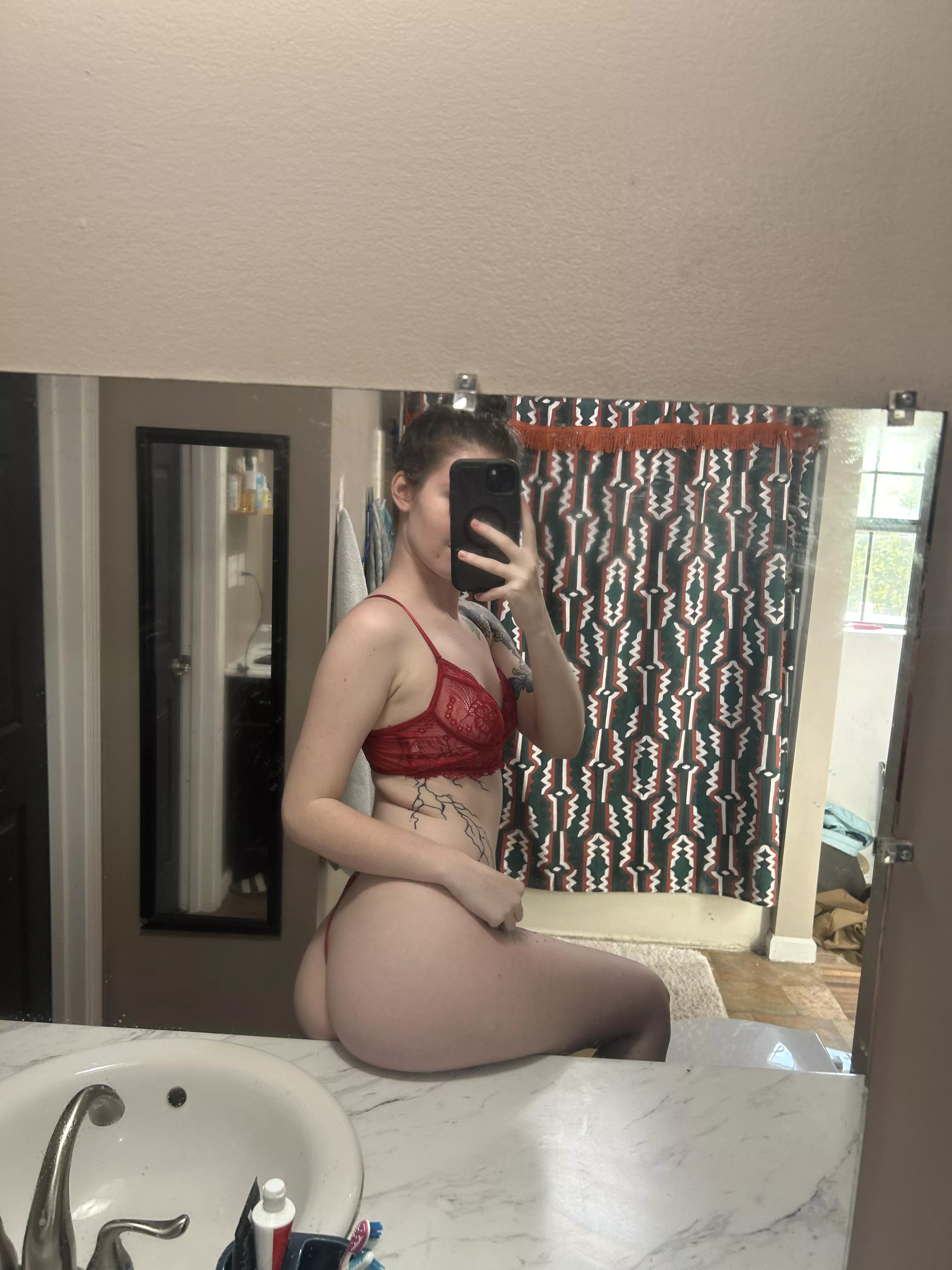 Wanna see the rest of my tattoos😋