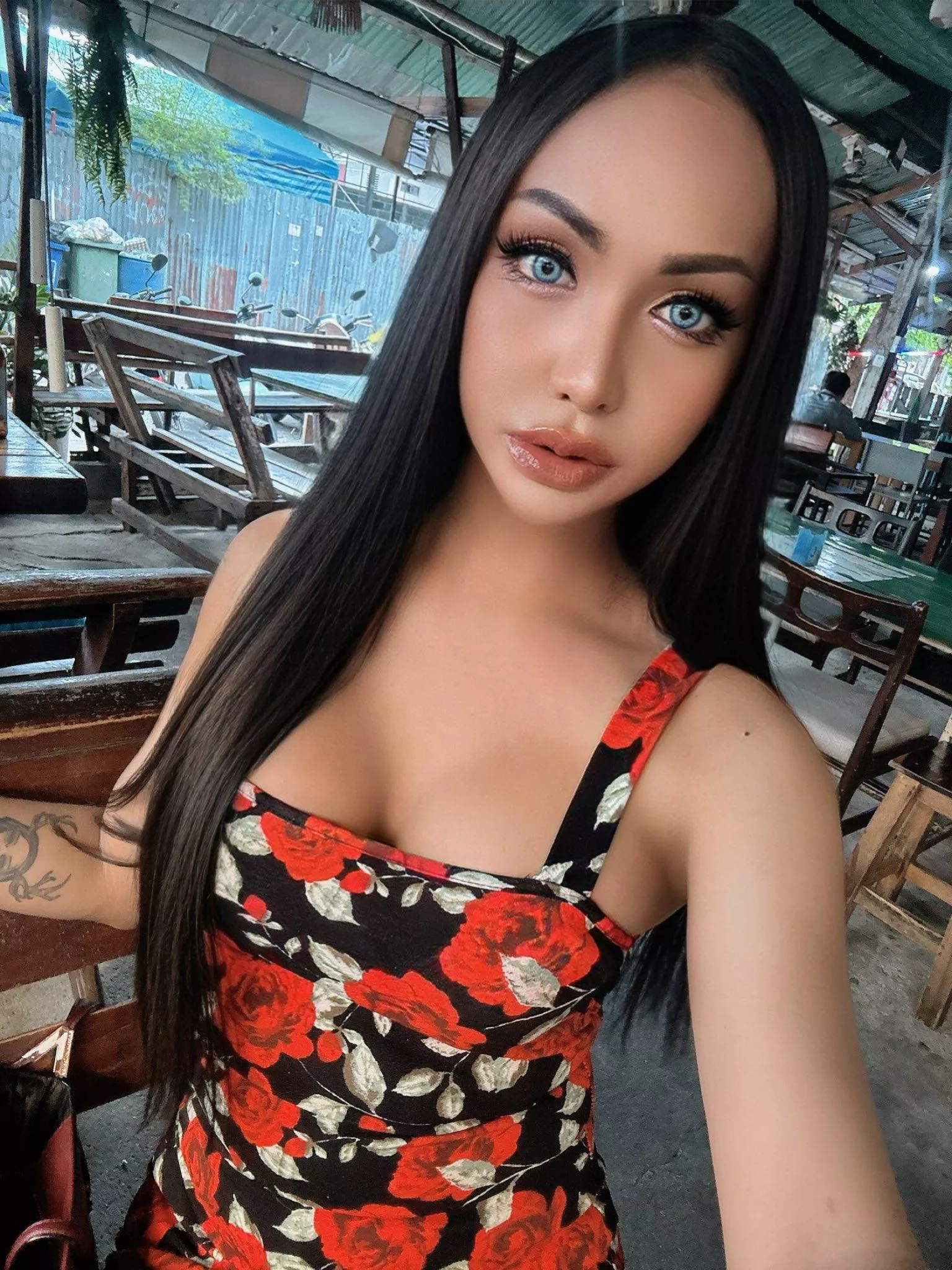 What do you call a trans woman eager to get laid and bust a nut on the first date?🎀