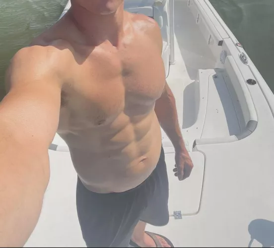 You know you're dieing to serve this alpha
