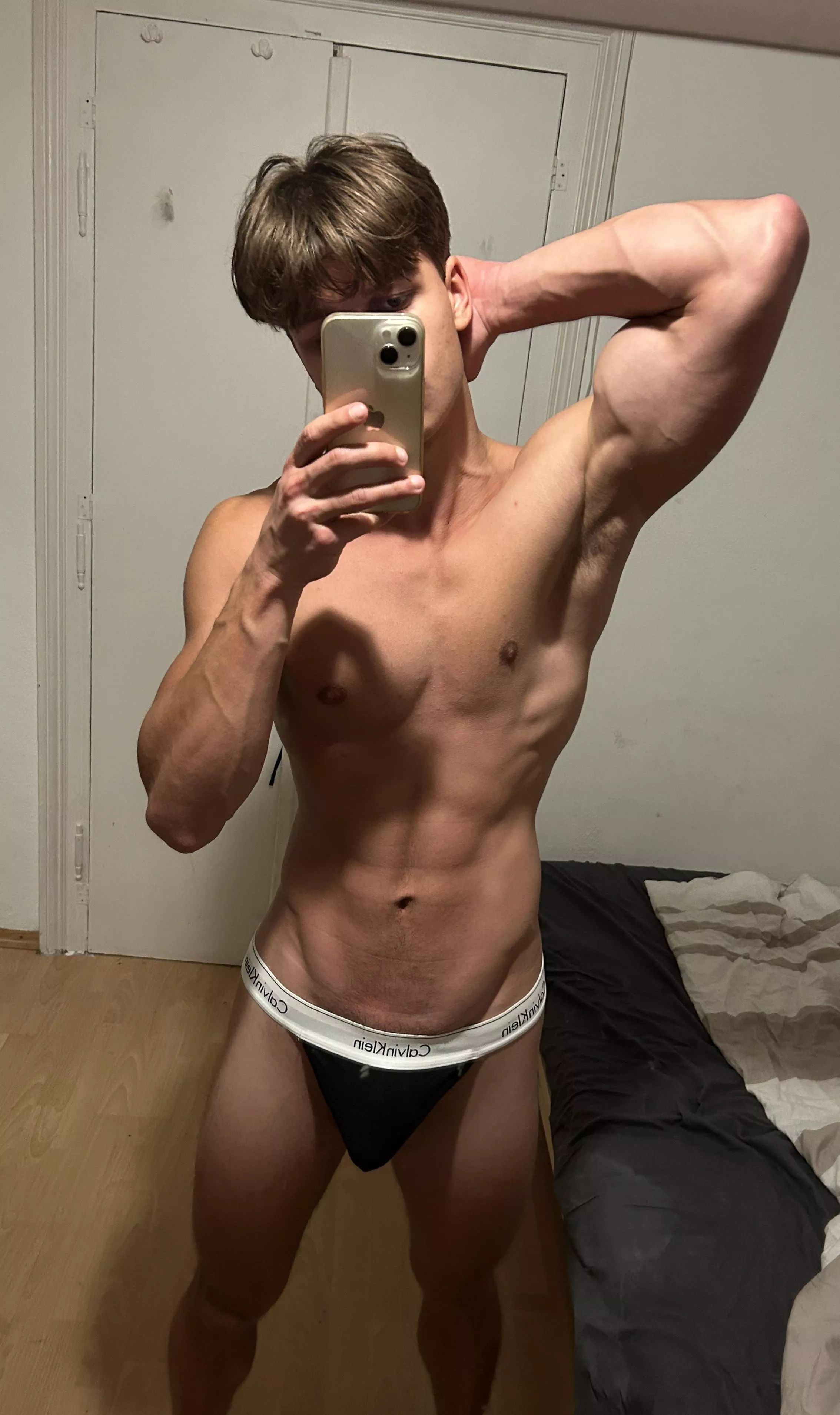 (20)Do you like my new jock ?