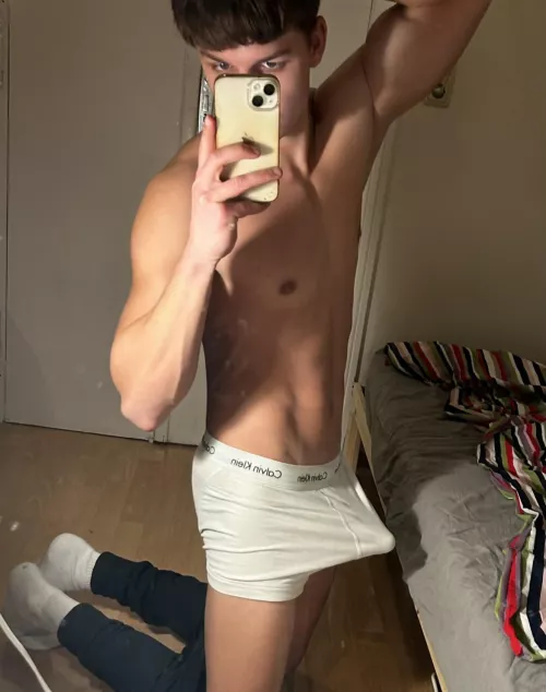 [20]Socks or bulge?
