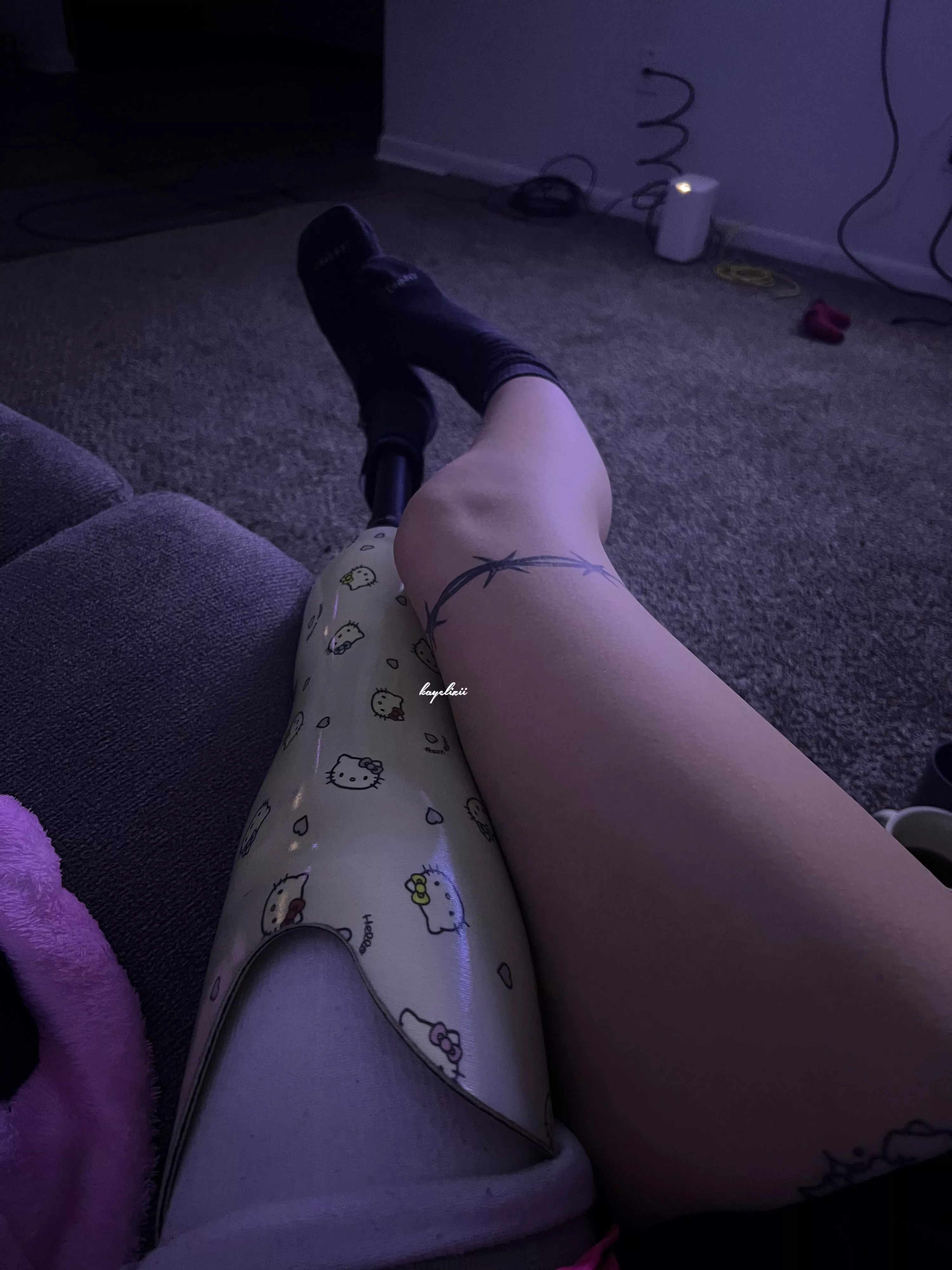 21, PFFD | who wants to lick my prosthetic? 😉👀