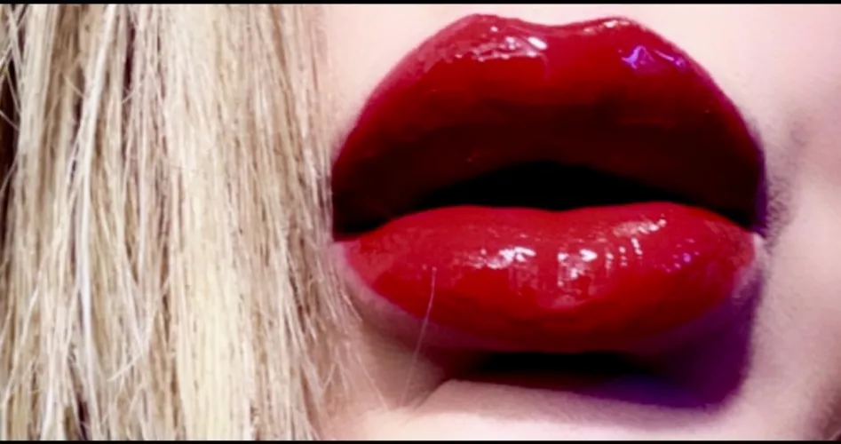 34 [T4M] #Andersonville - Pretty and passable girl seeks hot guy to service orally