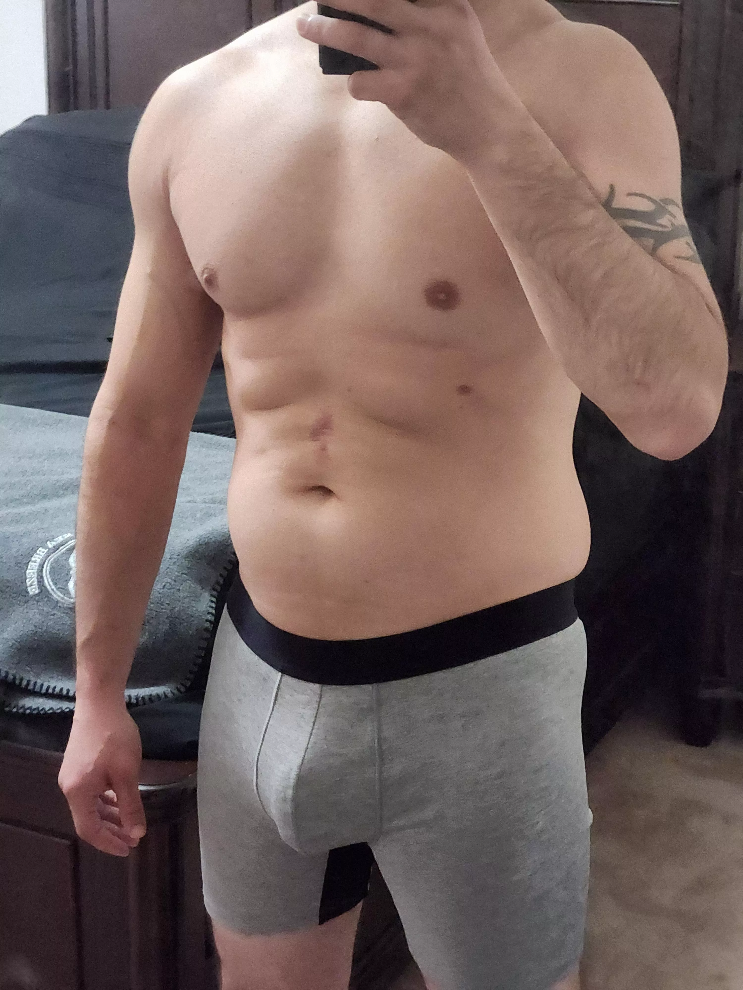41[M4MF] - Babylon/Long Island - seeing if anyone is looking for a fun straight single guy tonight, now or later, Into MFM or one on one, just nothing bi. Clean, discrete, energetic and will show up. Have a weeks worth cream. Up to chat to see if we clic