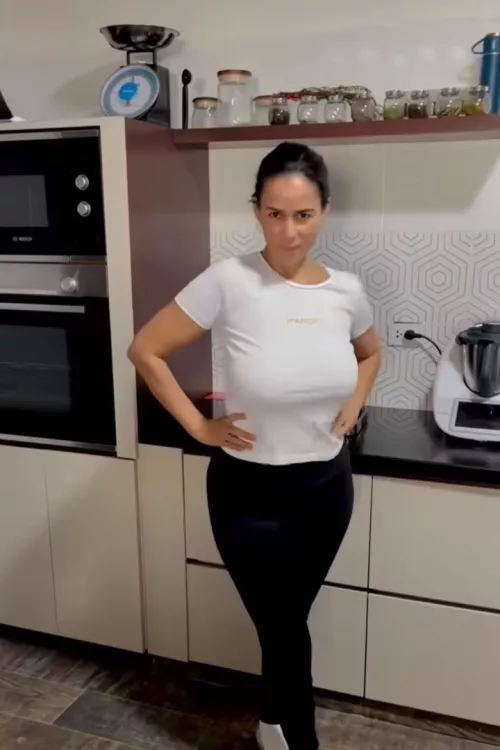 Anybody knows her name???