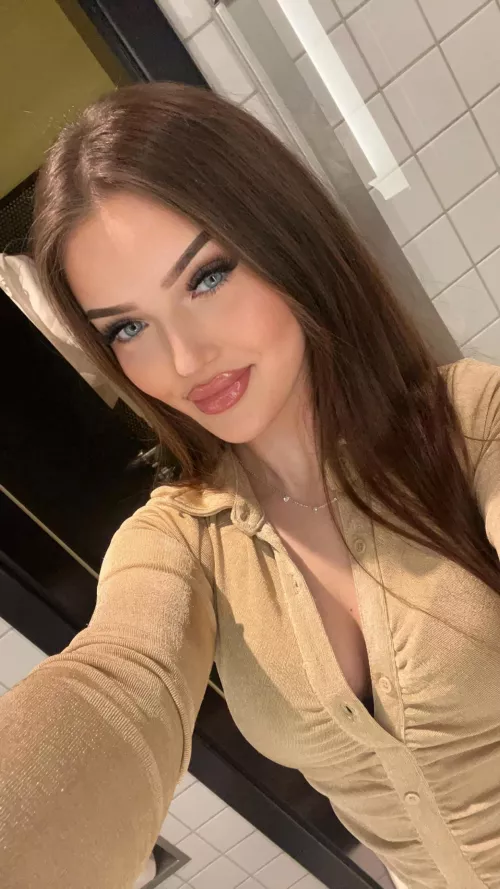 can you rate me please? 19F