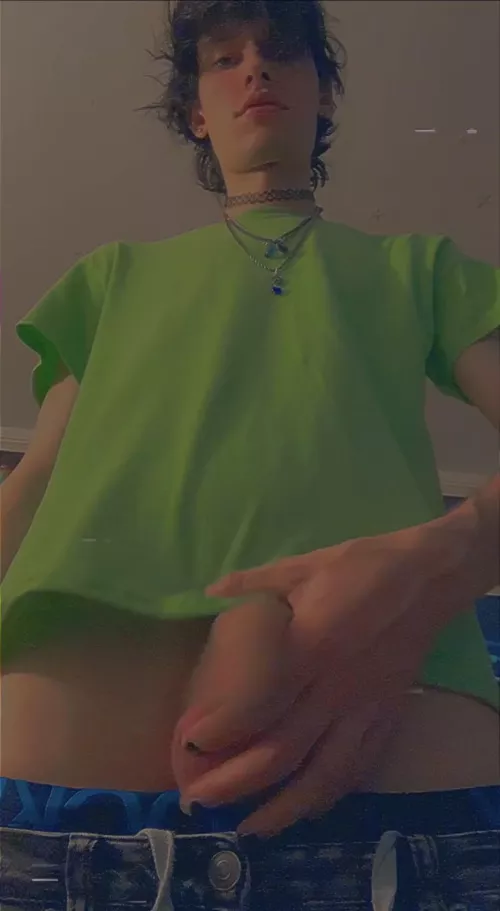 Cum play with me 🧸🗝️🚪💦